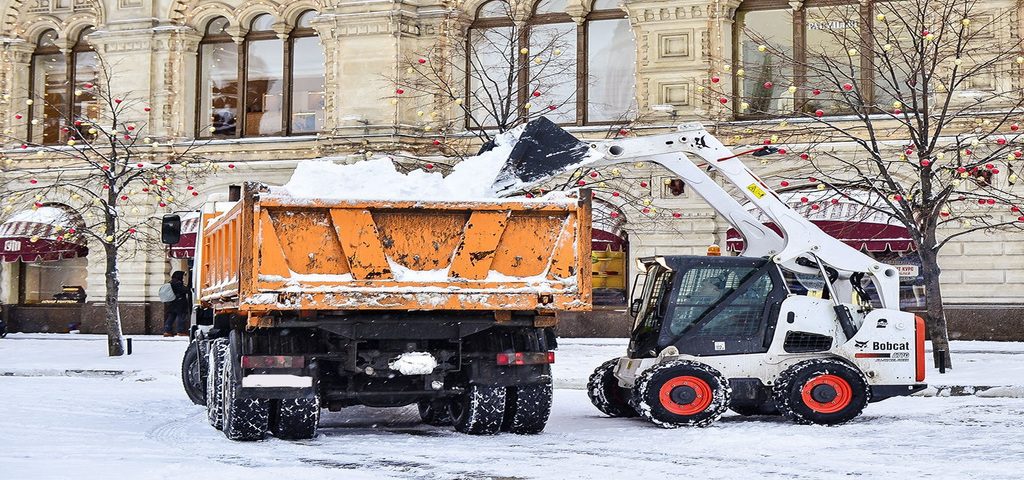 Вывоз снега в Павловске