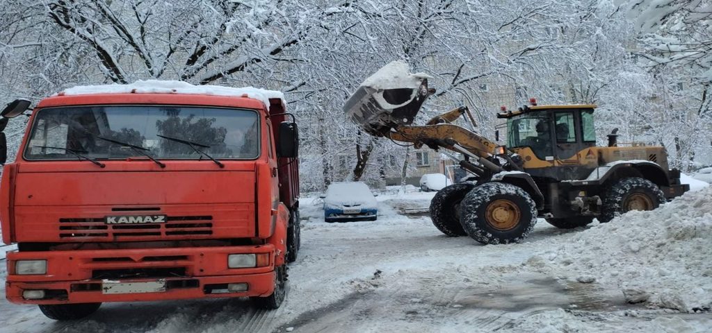 Вывоз снега метро Кировский завод
